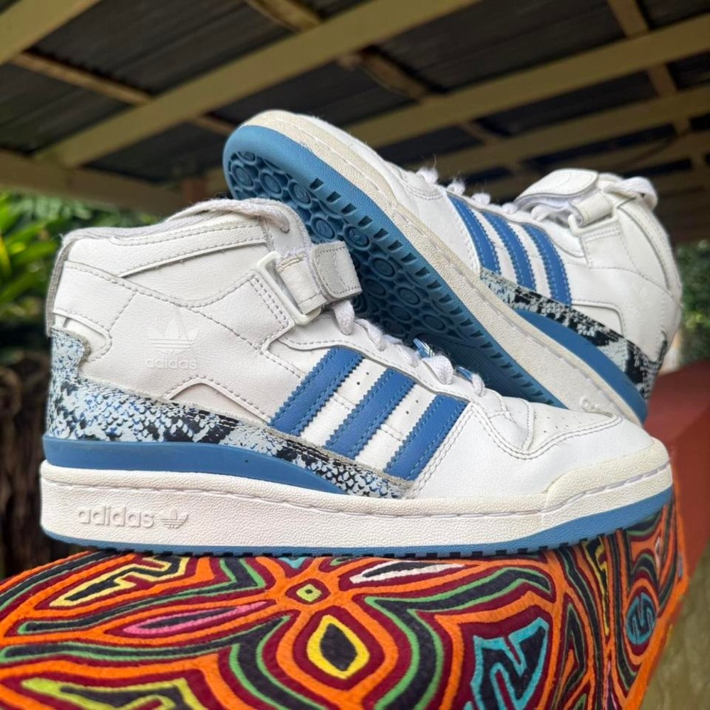 Adidas Forum Mid white and‎ blue in size 7.5 women